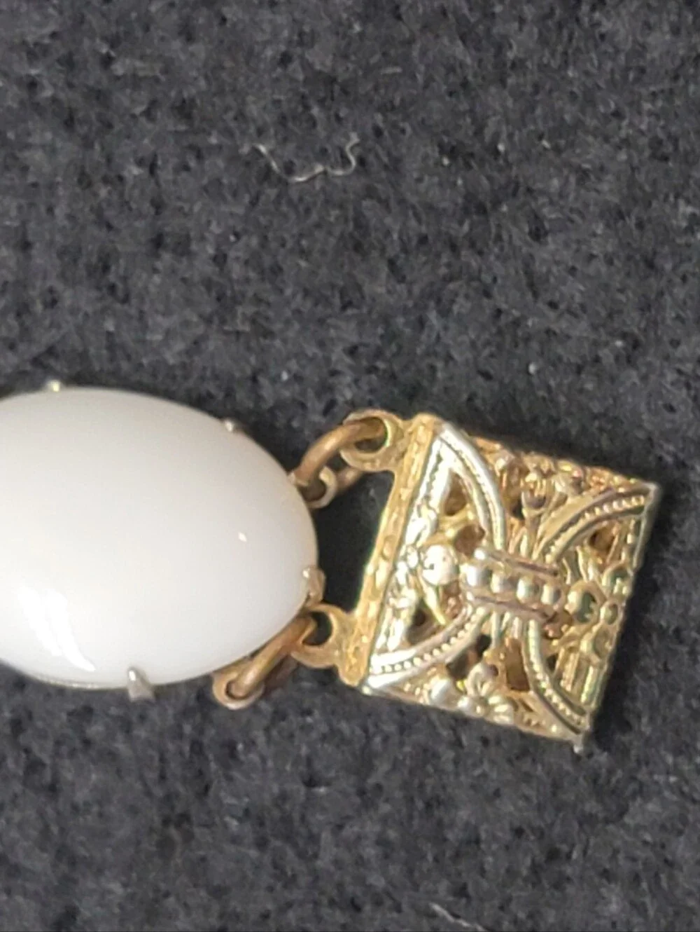 Vintage 1950s Gold Tone Milk Glass Cabochon Link Bracelet - Estate